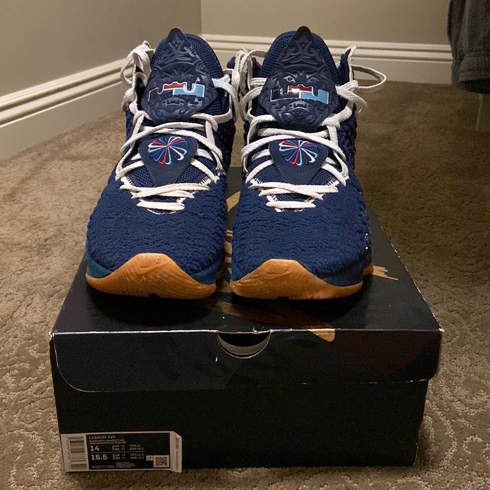 Lebron 17 “UConn”